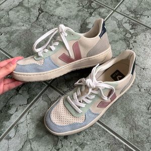 Veja V-10 Sneakers